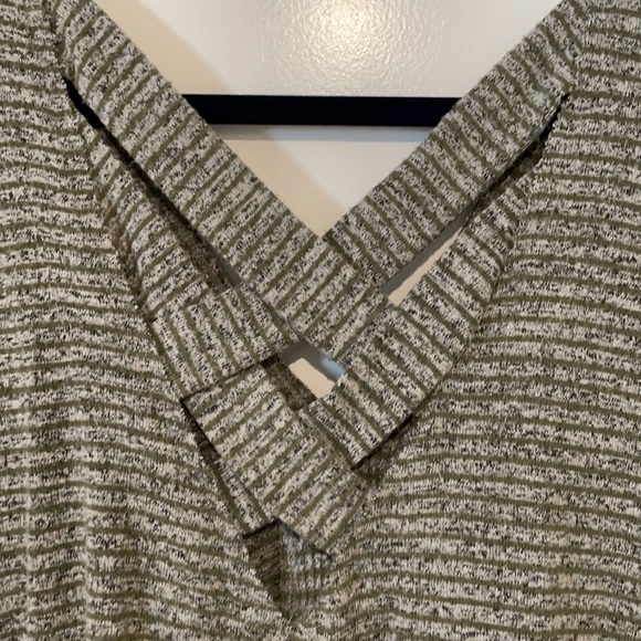 Buckle women’s XL tunic - Picture 2 of 3